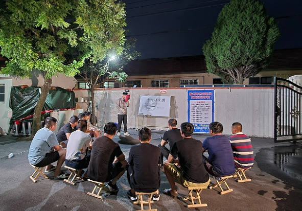 莫桑比克大学开设社区成人教育夜校 村民白天种地晚上学技能